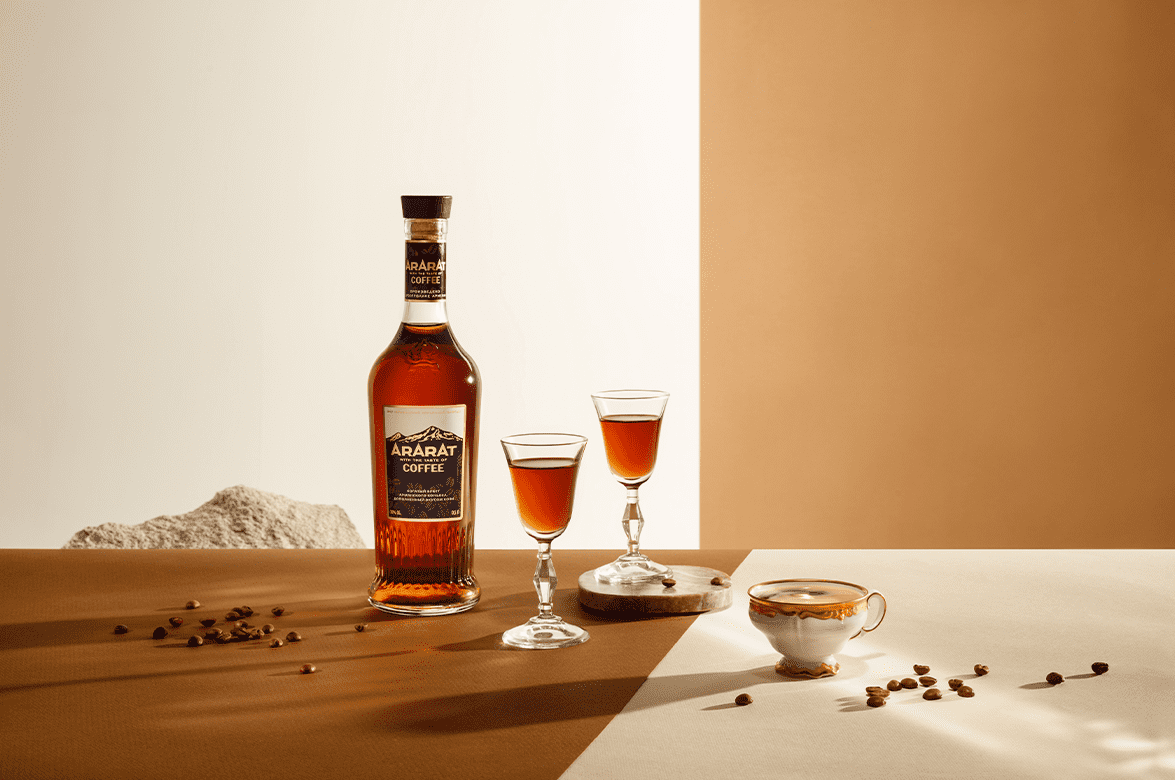 АРАРАТ Кофе спиртной напиток на основе коньяка в подарочной упаковке 0.5 л
